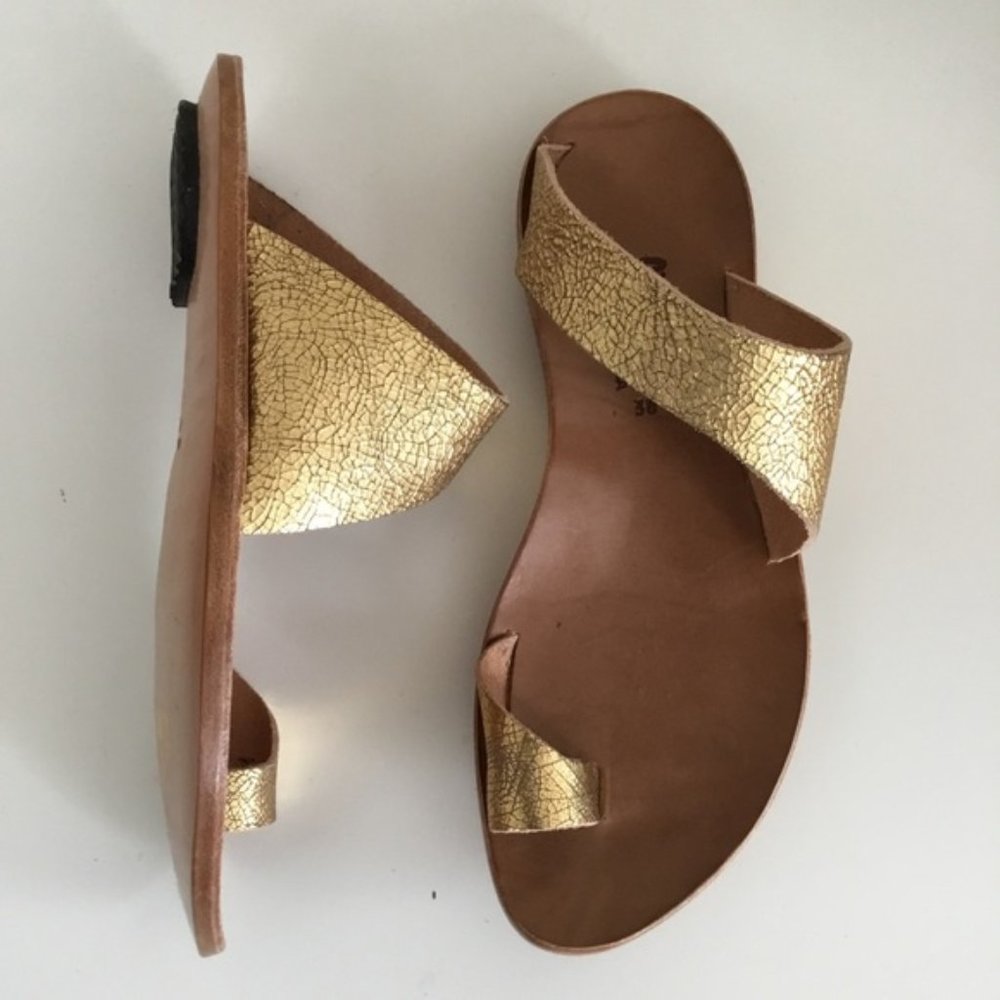 NEW CYDWOQ Hillary Sandals Cracked Gold (40) 10